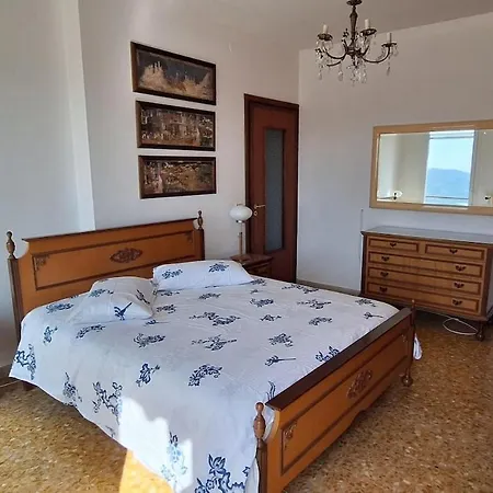 Vistablu Bussana